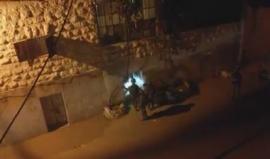 فيديو من اقتحام قوات الاحتلال مدينة دورا بالخليل واعتقال الأسرى المحررين عايد دودين ورائد حمدان وخالد الفسفوس