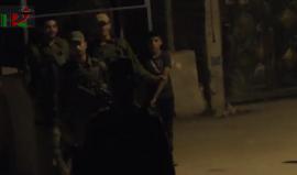 #شاهد جنود الاحتلال يحتجزون طفلاً لساعات في مدينة الخليل وينكلون به

تصوير: عارف جابر