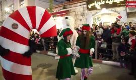 #شاهد .. قافلة الميلاد تجوب شوارع مدينة رام الله الفلسطينية في موسم أعياد الميلاد وراس السنة الميلادية للمواطنين المسيحيين .