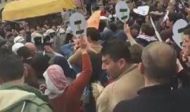 #شاهد همجية السلطة .. 

عناصر الأمن يعتدون على محتجين على محاكمة الشهيد #باسل_الأعرج أمام محكمة صلح رام الله