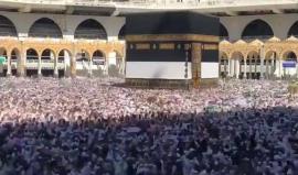 “تايم لابس” للكعبة أثناء طواف الزائرين حولها.. أكثر من مليون و800 ألف حاج يصلون #مكة لأداء #الحج هذا العام 

فيديو: Atharalbeka