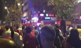 #شاهد .. #بث_مباشر تظاهرات مواطنين اتراك رافضين لمحاولة الانقلاب العسكري الفاشلة التي جرت بالامس ودعمًا لحكومة الرئيس أردوغان وذلك بمنطقة شرين ايفلار بمدينة اسطنبول التركية.