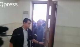 لحظة خروج المعتقلين الثلاثة خليل عباسي ونجيب القواسمي ومحمد جبارين من قاعة المحكمة المركزية في القدس المحتلة بعد اصدار قرار بالسجن الفعلي 14 شهر ودفع غرامة مالية قيمتها 15000 شيقل