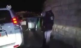 جانب من وحشية الاحتلال في القدس المحتلة .. 

#شاهد اقتحام منازل الآمنين في منتصف الليل وتنفيذ حملة اعتقالات بحق المقدسيين وأحدهم يردد "يارب رحمتك"