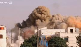 مصور يوثق لحظات مروعة لقصف من الطيران الحربي على أحد المنازل السكنية في ريف #حلب الغربي 
تصوير: محمد شراباتي - حلب 24