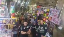 #فيديو مستوطنين يؤدون رقصات امام باب القطانين وهو احد ابواب المسجد الأقصى