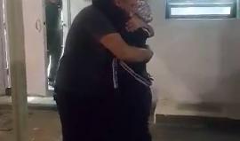 #شاهد
لحظة إفراج قوات الاحتلال عن علي عيسى من أمام سجن جلبوع وهو أحد الخمسة المتهمين في قضية قتل المستوطن ألكسندر لكوبتش على مدخل صورباهر جنوب القدس المحتلة