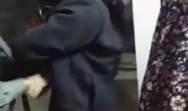 #شاهد لحظة اعتقال قوات الاحتلال الشقيقين "زياد وفؤاد القاق" من حي عين اللوزة في بلدة سلوان بالقدس