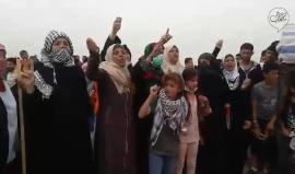 #شاهد طفلة تقود الهتاف قرب السياج الفاصل شرق جباليا شمال القطاع . 
تصوير أحمد خلة