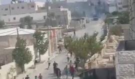 #شاهد اعتداء جنود الاحتلال على المشاركين في مسيرة تطالب باسترداد جثامين الشهداء في مخيم عايدة شمال بيت لحم