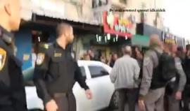 #فيديو الاحتلال يعتدي على متظاهرين رافضين لقرار ترمب في شارع صلاح الدين بالقدس المحتلة قبل قليل 

تصوير: محمد قاروط ادكيدك