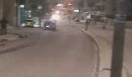 #شاهد .. سلطات الاحتلال تسلم 5 جثامين لشهداء محتجزين لديها وهم : مصطفى برادعية من مخيم العروب شمال المدينة، وامير ومهند الرجبي من مدينة الخليل، وعيسى طرايرة من قرية بني نعيم شرق المدينة، وخالد خليل من بلدة بيت أمر شمال المدينة.

تصوير بلال الطويل