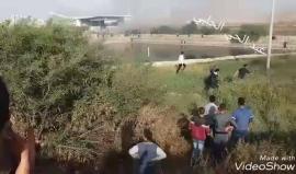 #شاهد الشبان يصلون السياج الفاصل شرق غزة وقوات الاحتلال تطلق النار عليهم بكثافة . 
#مسيرة_العودة_الكبرى