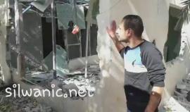 #شاهد سلطات الاحتلال تجبر عبد المغني دويك على هدم منزله بيده في بلدة سلوان بالقدس المحتلة.