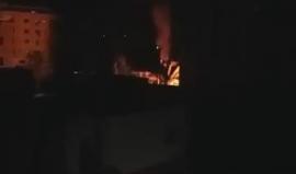 طواقم الدفاع المدني تسيطر على حريق نشب بمخازن مول الأندلسية غرب مدينة غزة، أسفر عن أضرار مادية دون وقوع إصابات.