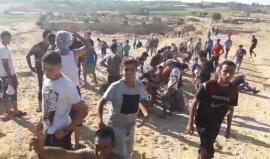 #مباشر| من المواجهات المندلعة شرق مخيم البريج، وسط قطاع غزة. 
#تصوير| سامي مصران