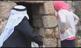 مسنون يستذكرون منازل عائلاتهم التراثية . 
 
 لندا شلش