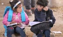 بين أكياس الأعلاف.. تنشأ أحلام تلاميذ مخيمات النازحين في #درعا السورية 
انتاج: نبأ
