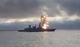 #شاهد صاروخ ينفجر لحظة إطلاقه من على متن سفينة تابعة للبحرية الألمانية في تمرين عسكري، مما أدى إلى تضرر أجزاء من السفينة.
وكانت السفينة البحرية تعمل بالقرب من الدائرة القطبية الشمالية عندما حاولت إطلاق صاروخ ستاندرد كجزء من التدريب.