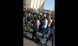 #شاهد .. موكب تشييع جثمان الضابط شبلي بني شمسة من بلدة بيتا والذي قضى بالأمس خلال اشتباكات مع عناصر مسلحة بالبلدة القديمة في #نابلس .