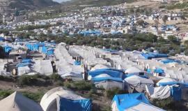 قصة طفل سوري مصاب يعيش في مخيم عين البيضة على الحدود السورية التركية