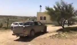 من بينهما مسجد القرية.. الاحتلال يخطر بهدم جميع منازل الفلسطينيين بقرية أم الحيران بالنقب المحتل، قبل قليل.