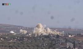 #شاهد طائرات النظام السوري الحربية تقصف قرى ريف #إدلب بالقنابل العنقودية و الصواريخ المتفجّرة .