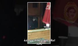 #فيديو قوات الاحتلال تعتقل الأسير المحرر الشيخ المقعد عدنان حمارشة من بلدة يعبد قرب جنين، بعد اقتحام منزله فجر اليوم علما بان الاحتلال يعتقل كذلك منذ اشهر نجليه عمر وانس