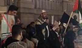 #شاهد #مباشر مظاهرة أمام مقر البرلمان في العاصمة النرويجية أوسلو نصرة للقدس ورفضا لإعلانها من قبل ترامب عاصمة للكيان الإسرائيلي.
#القدس_عاصمة_فلسطين