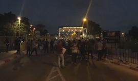 #شاهد | وقفة تضامنية مع الأسير المضرب عن الطعام #بلال_كايد من أمام مستشفى "برزيلاي" في عسقلان المحتلة