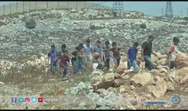 ‫بحجة أنه قريب من الجدار، الاحتلال يمنع أطفال قرية الجديرة من لعب كرة القدم في ملعب القرية‬