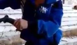 #شاهد طفل سوري من #حلب يقول: "رب العالمين كتب الموت لإخواتي وماتوا .. حلب النا مو لبشار"
#حلب_محاصرة