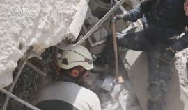 #شاهد .. اللحظات الأولى لقصف طائرات الظام السوري بالبراميل المتفجرة على حي المواصلات في #حلب صباح اليوم والتي اسفرت عن ارتقاء 5 شهداء وإصابة آخرين . 

تصوير: مصطفى الساروت - مركز حلب الإعلامي
#حلب_تحترق