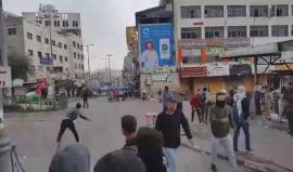 #شاهد :: المواجهات العنيفة في مدينة الخليل بين الشبان وجنود الاحتلال