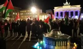 #بث_مباشر وقفة نسائية أمام السفارة الأمريكية بساحة بوابة برلين التاريخية في ألمانية احتجاجا على القرار الأمريكي بحق مدينة القدس. 
#القدس_عاصمة_فلسطين
#اوروبا_فعاليات
#فلسطينيو_الخارج