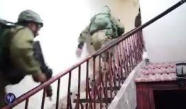 #شاهد الاحتلال ينشر فيديو للحظة اقتحام بلدة صوريف في الخليل ومداهمة منازل الفلسطينيين