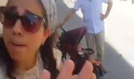 #شاهد مستوطنة تحاول منع توثيق توقيف جنود الاحتلال لسيدة فلسطينية في شارع السهلة بالبلدة القديمة بالخليل قبل قليل

تصوير: عارف جابر