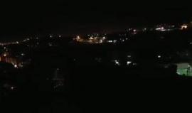 #شاهد 
اشتباك بين مسلحين من فتح وحماس  في مخيم المية ومية للاجئين جنوب لبنان بعد اطلاق مسلحين من فتح النار على سيارة مدنية دون سابق انذار سبقتها استفزازات ضد الأهالي