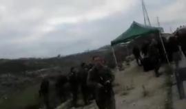 رئيس أركان جيش الاحتلال غادي ايزنكوت يجري جولة ميدانية وتقييما مع القيادة المركزية وتفقد لمكان عملية اطلاق النار التي قتل فيها مستوطن مساء أمس

واقترب منه عدد من المستوطنين وصرخوا في وجهه "الم نحذر مسبقاً؟" وطالبوه باغلاق نابلس وإعادة الحواجز ونقاط التفتي