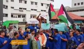 #فيديو احتجاجات لعمال النظافة في مجمع الشفاء الطبي بغزة لعدم تلقيهم مستحقاتهم