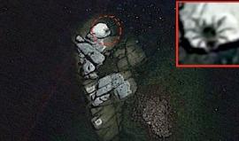 #شاهد خرائط غوغل تكشف "كائنا عملاقا" قبالة سواحل المكسيك!

وتظهر الصور مايبدو على شكل عنكبوت بتسعة أرجل بدلا من ثمانية، على جزيرة قبالة ساحل المكسيك، ويصف الفيديو الذي نشر بواسطة "MexicoGeek" الكائن بالحشرة العملاقة، فيما ادعى البعض الآخر أنه يشبه سرطان ا