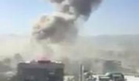 #شاهد انفجار سيارة مفخخة في منطقة قريبة من القصر الرئاسي وسفارات أجنبية بـ كابول يوقع قتلى وجرحى