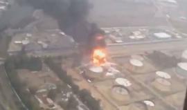 #شاهد | #فيديو تصوير جوي للحريق الذي شب في مصفاة نفط إسرائيلية بمدينة #حيفا المحتلة صباح اليوم