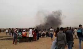 #مباشر استمرار اعتداء قوات الاحتلال على المشاركين في فعاليات مسيرة العودة الكبرى على الحدود الشرقية لمدينة خانيونس