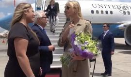 #شاهد وصول إيفانكا ابنة الرئيس الأمريكيى ترامب إلى الكيان الإسرائيلي للمشاركة غدا في افتتاح السفارة الأمريكية في القدس . 
#القدس_عاصمة_فلسطين