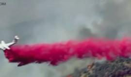 #شاهد حريق هائل في سفوح شمال غربي لوس أنجلوس يطرد مئات السكان من منازلهم.. ومحاولات للسيطرة عليه