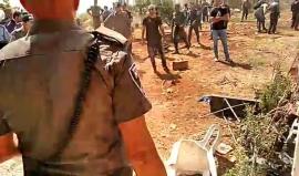 #فيديو الاحتلال يخلي المستوطنين من البؤر العشوائية في منطقة "تفوح" بالضفة الغربية