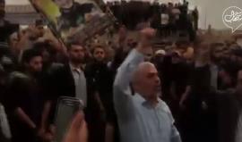 #فيديو رئيس حركة حماس في غزة يحيى السنوار على بعد 300 متر من السياج الحدودي شرق غزة يردد هتافات برفقة المتظاهرين .. "على القدس رايحين شهداء بالملايين"

تصوير: ‏‎ALaa Mohsen‎‏