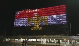 إضاءة مبنى بلدية "تل أبيب" بألوان العلم الإسرائيلي والمصري في تضامن مزعوم من قبل الاحتلال عقب الهجوم الإرهابي الذي استهدف الأقباط في  القاهرة