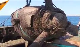 #شاهد لحظة انتشال حطام طائرة تعود للحرب العالمية الثانية من مضيق كيرتش الذي يصل البحر الأسود ببحر آزوف